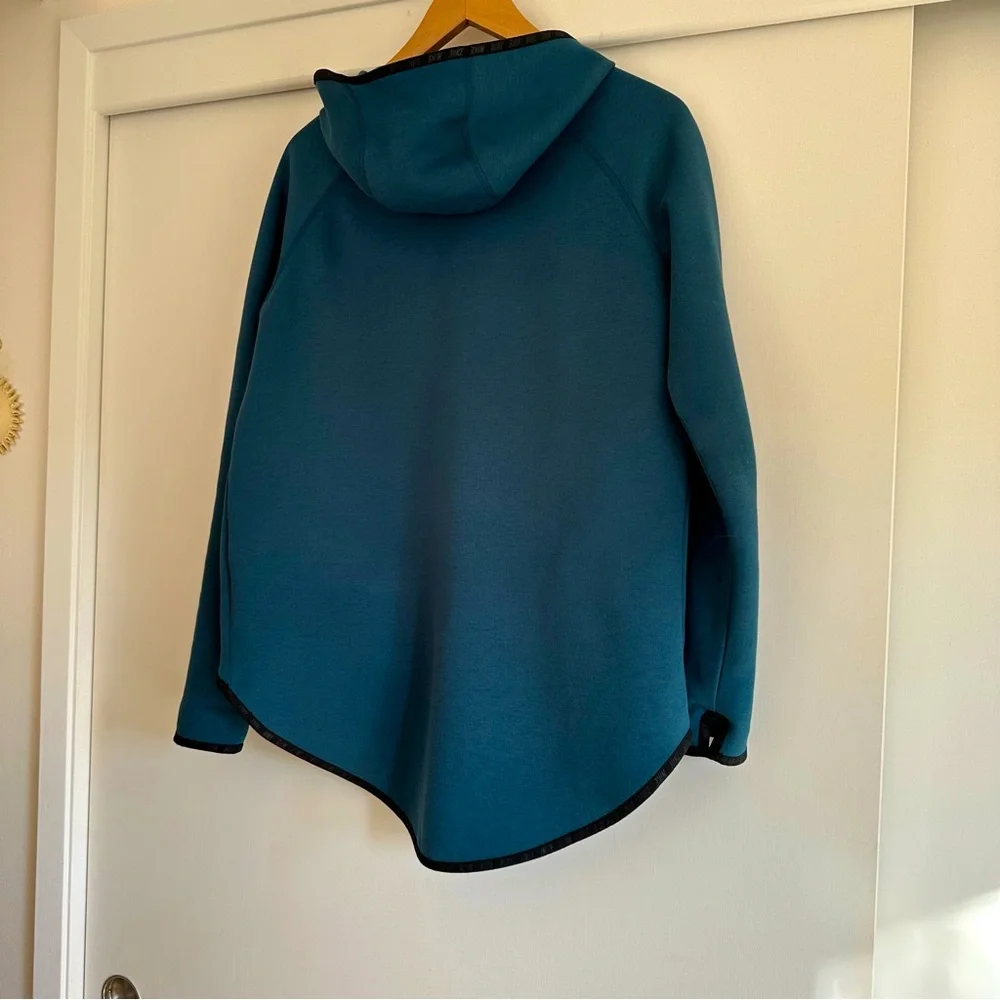 NEW NIKE Hooded‎ Sweatshirt, Flowy Fit